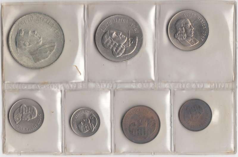 1967 MINT PACK UNC WITH SILVER R1 COIN (English)     1967-103