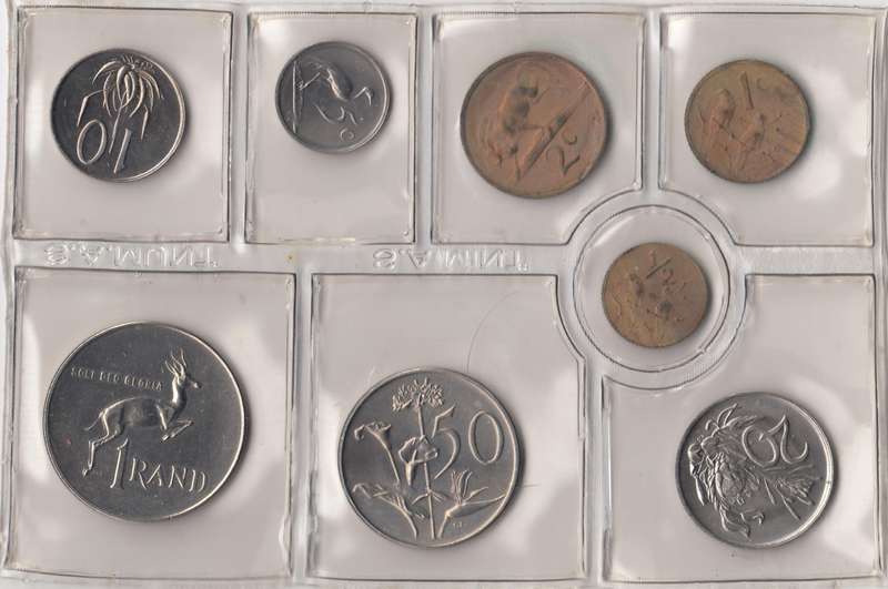 1977 MINT PACK UNC With 1/2 Cent Coin  Sealed    1977-107