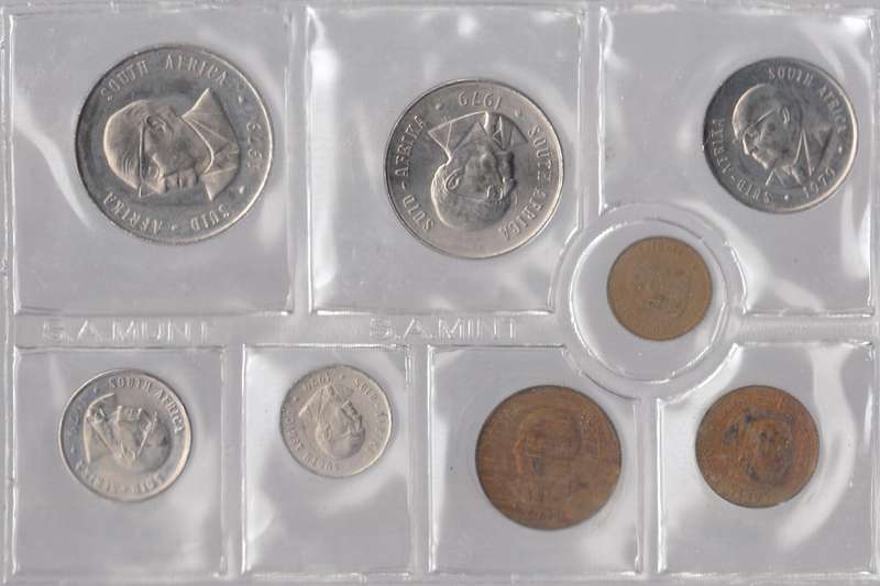 1979 MINT PACK UNC WITH 1/2 CENT COIN      1979-119
