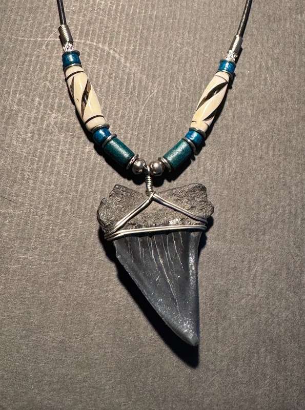 Mako FOSSIL SHARK TOOTH PENDANT NECKLACE