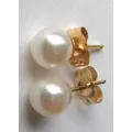 14 K Yellow Gold and Genuine Cultured Pearls Earrings/ Stud