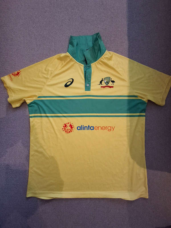 Australia 2019 era Asics cricket shirt!