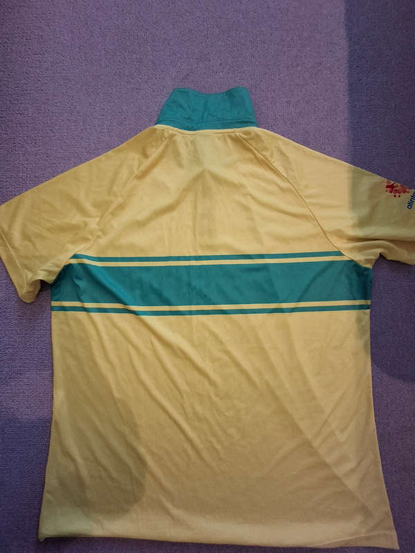 Australia 2019 era Asics cricket shirt!