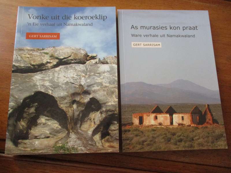Geteken. Gert Sarrisam (2 boeke)  Vonke uit die koeroeklip en As murasies kon praat