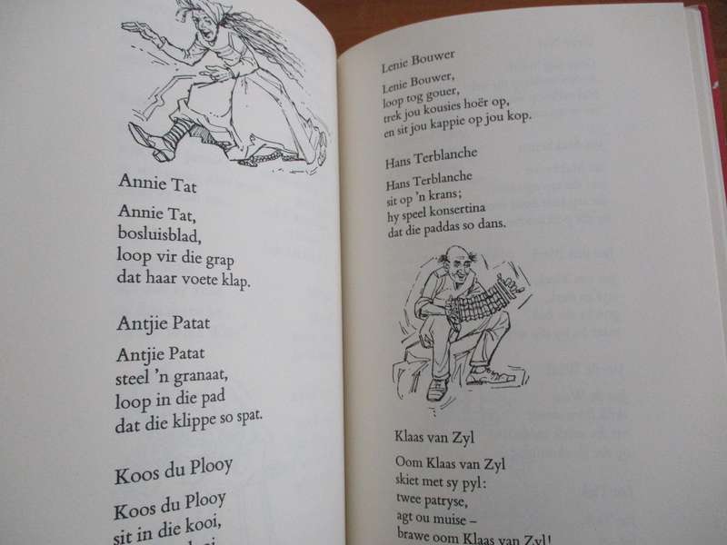 TRIPPE TRAPPE TRONE & VARKIES IN DIE BONE. 2 bundels volksrympies versamel deur Pieter W Grobbelaar