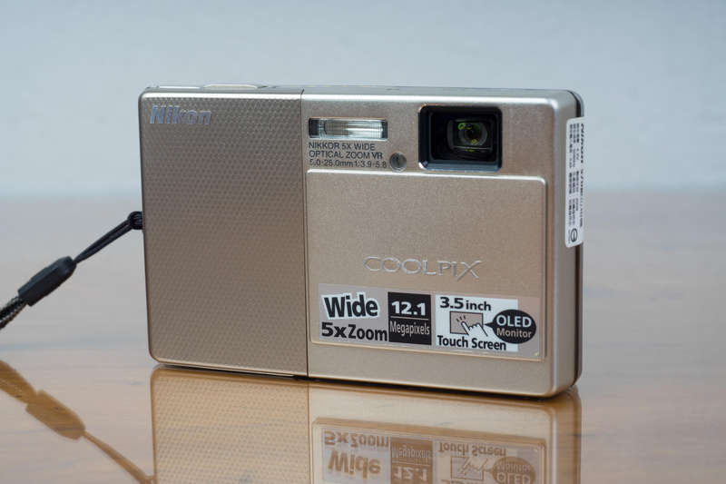 Nikon Coolpix S70 ultra compact 12mp ccd sensor digital camera