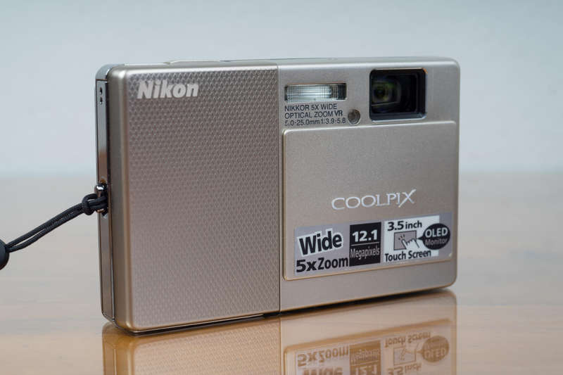 Nikon Coolpix S70 ultra compact 12mp ccd sensor digital camera