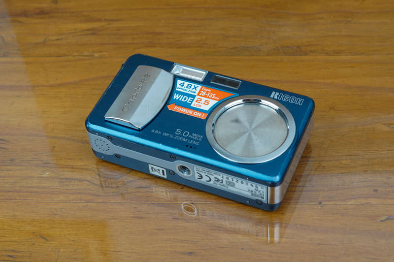 Ricoh Caplio R2 digital compact camera **CCD sensor**