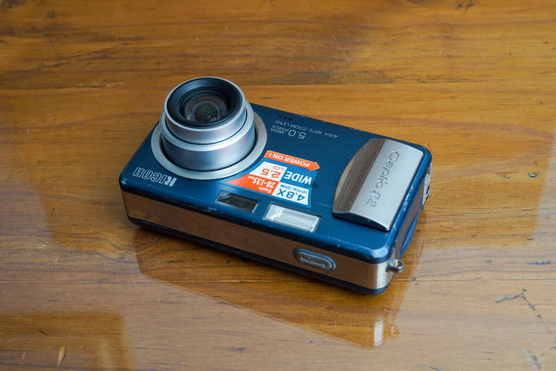 Ricoh Caplio R2 digital compact camera **CCD sensor**