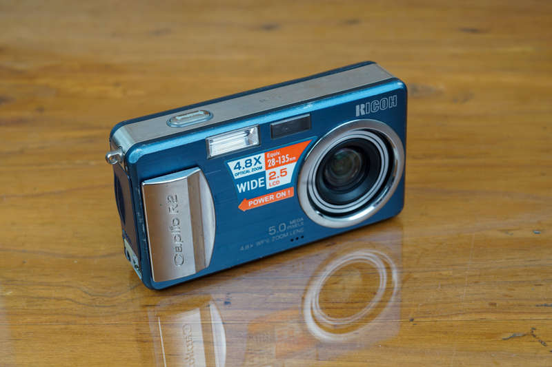 Ricoh Caplio R2 digital compact camera **CCD sensor**