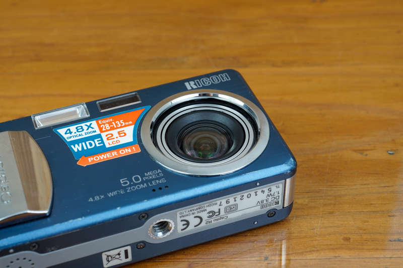 Ricoh Caplio R2 digital compact camera **CCD sensor**