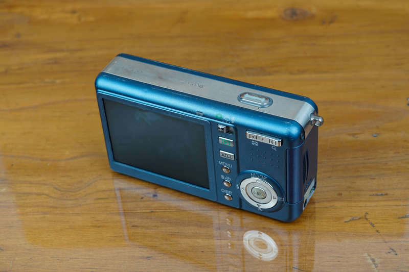 Ricoh Caplio R2 digital compact camera **CCD sensor**
