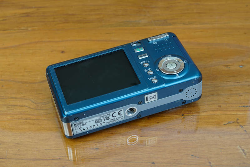 Ricoh Caplio R2 digital compact camera **CCD sensor**