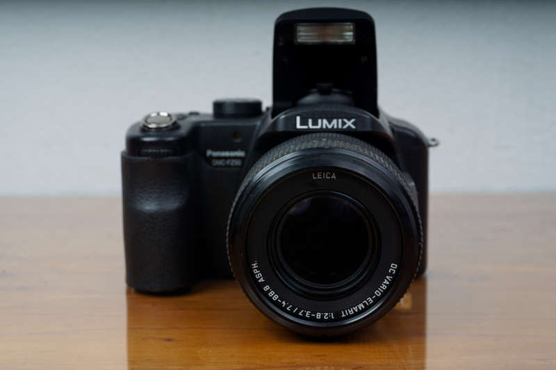Panasonic Lumix DMC-FZ50 10mp CCD-sensor digital bridge camera *Leica Vario-Elmarit lens*