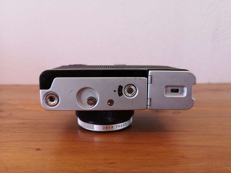 Olympus Pen EM half frame 35mm film camera for repair or display