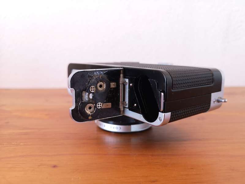Olympus Pen EM half frame 35mm film camera for repair or display