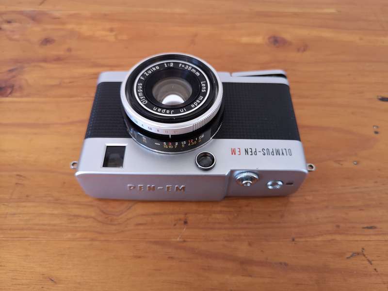 Olympus Pen EM half frame 35mm film camera for repair or display