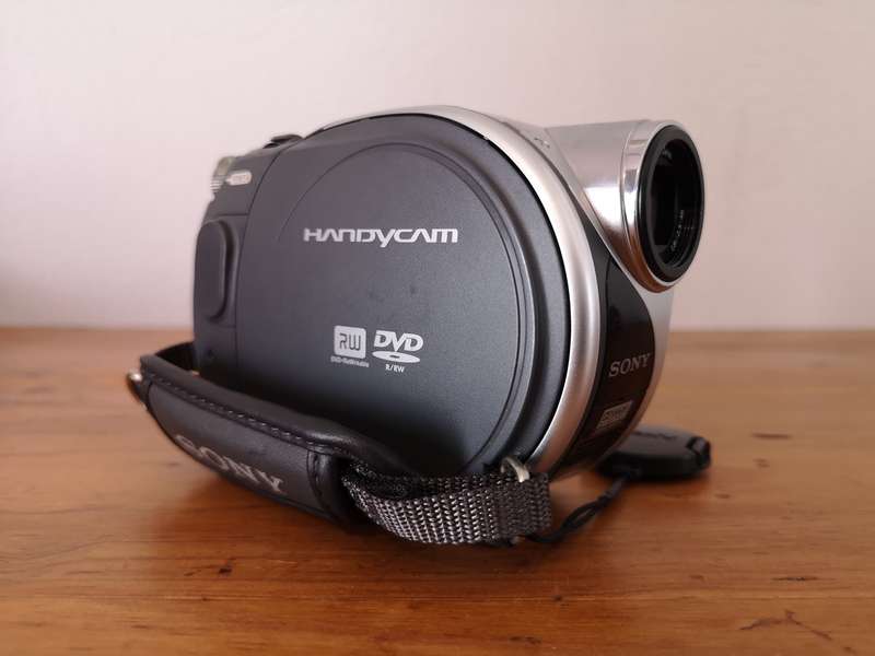 Sony Handycam DCR-DVD605e camcorder