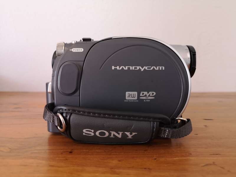 Sony Handycam DCR-DVD605e camcorder