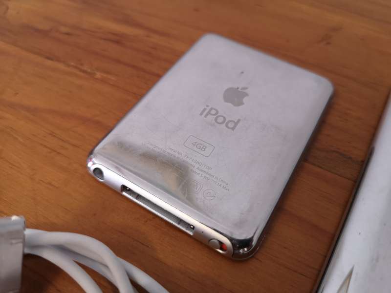 Two old Apple iPods