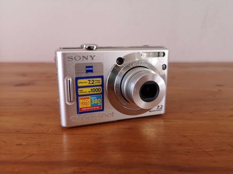 Sony Cybershot DSC-W35 compact digital point & shoot camera *no charger*