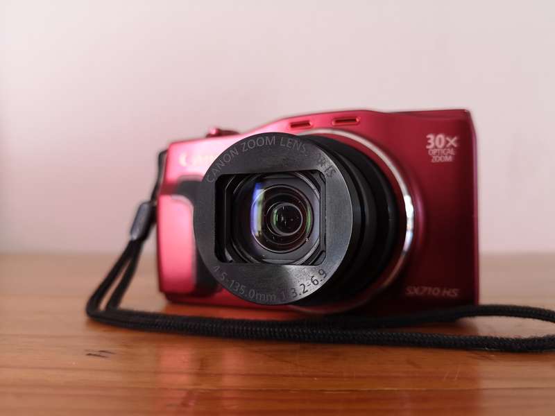 Canon Powershot SX710 HS 20.3 megapixel compact digital point & shoot camera