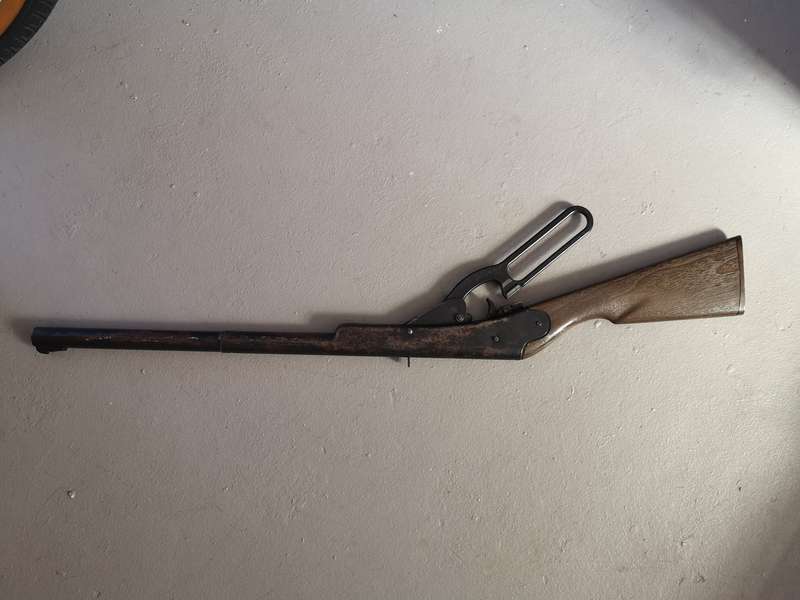 Vintage Daisy model 105B air rifle