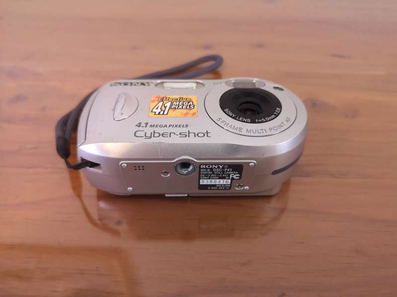 Vintage Sony Cyber-shot DSC-P41 ccd sensor 4.1mp digital point & shoot camera
