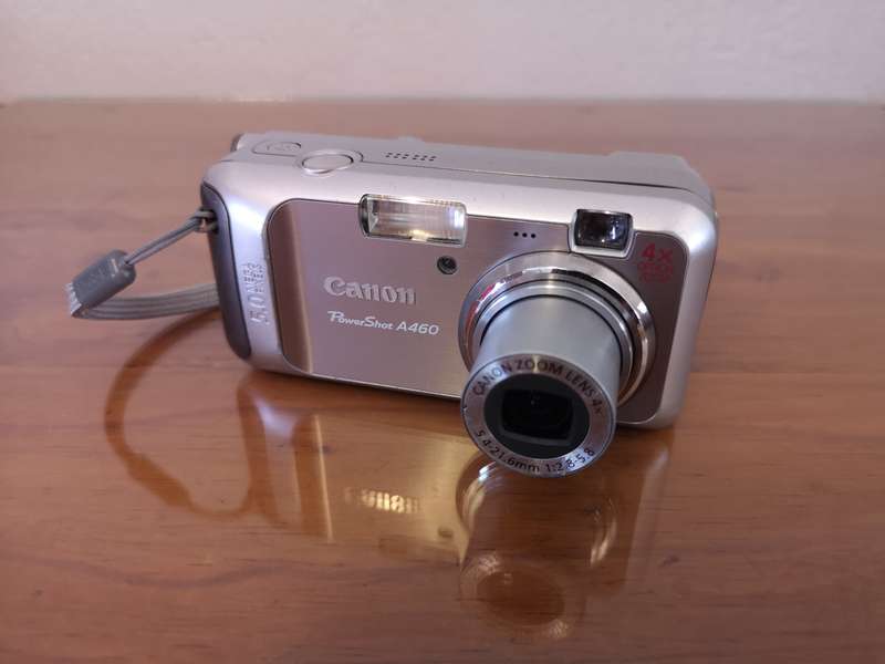 Vintage Canon PowerShot A460 ccd sensor 5.0mp digital point & shoot camera
