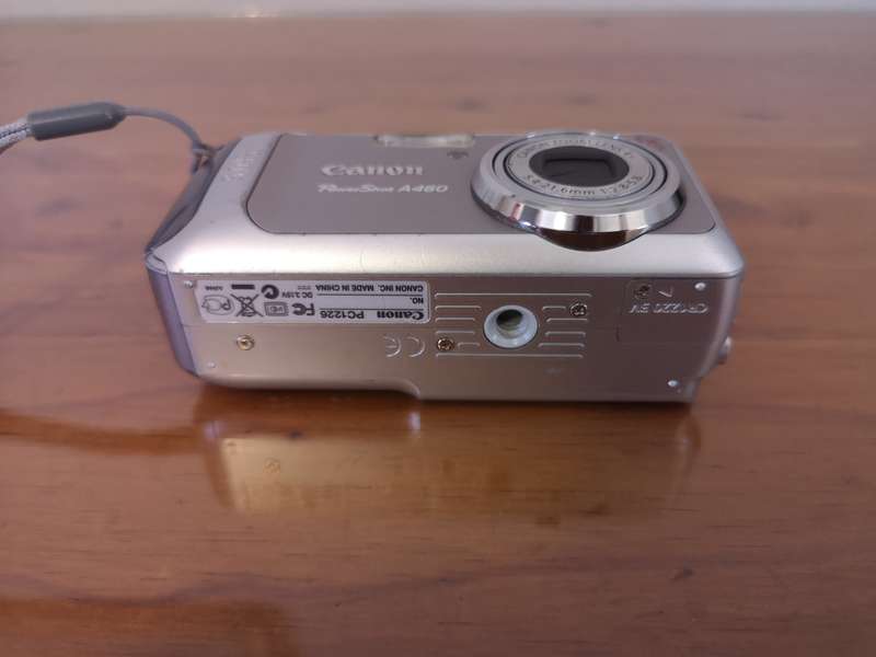Vintage Canon PowerShot A460 ccd sensor 5.0mp digital point & shoot camera