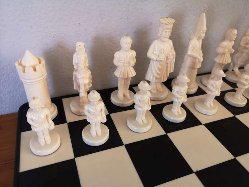 Vintage German Von Furstenberg style weighted plastic chess set