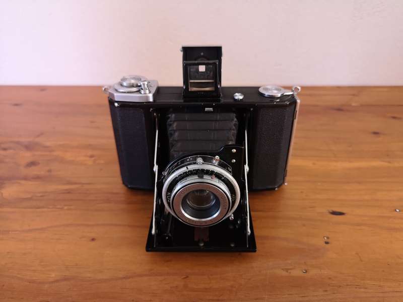 Zeiss Ikon Ikonta 521/16 medium format 6x6 camera