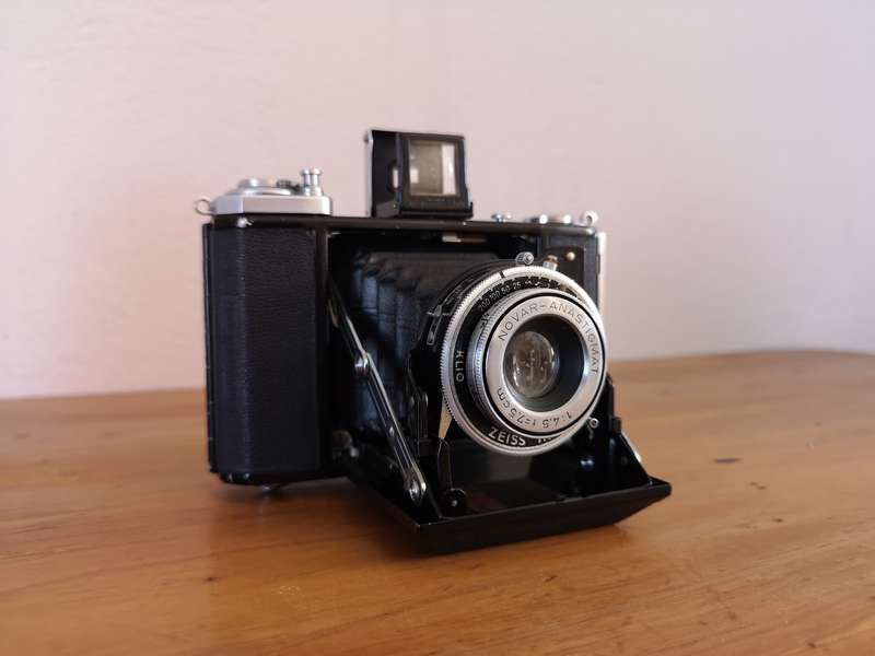 Zeiss Ikon Ikonta 521/16 medium format 6x6 camera