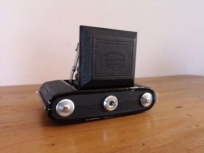 Zeiss Ikon Ikonta 521/16 medium format 6x6 camera