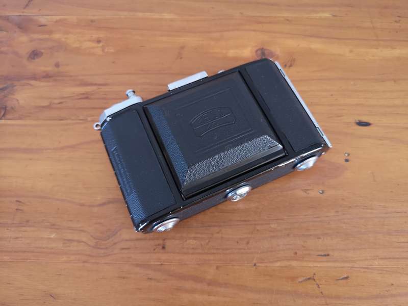 Zeiss Ikon Ikonta 521/16 medium format 6x6 camera