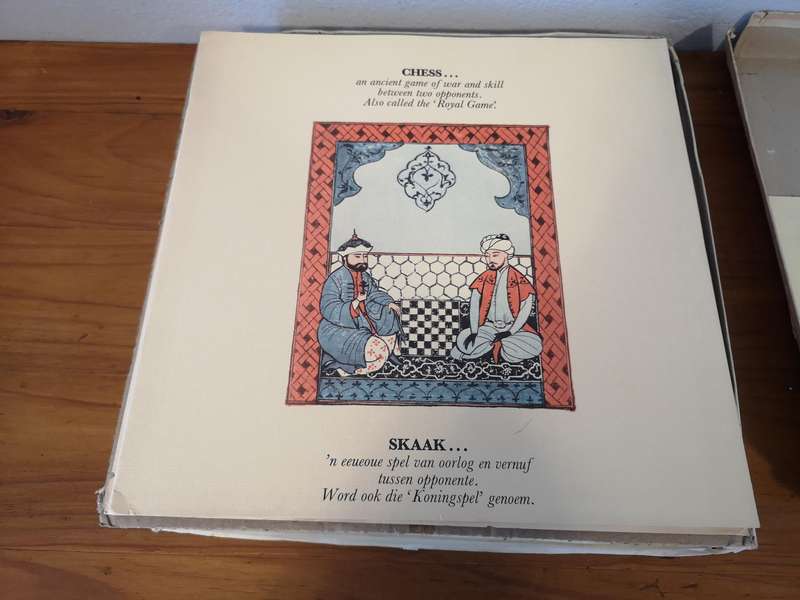 Vintage Chess set in English & Afrikaans