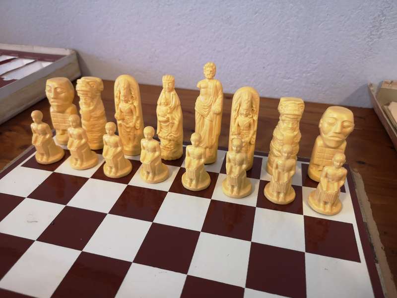 Vintage Chess set in English & Afrikaans