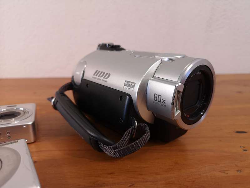 Digital cameras job-lot **parts or repair**