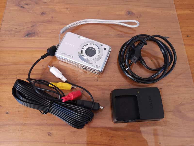 Sony Cyber-shot DSC W210 digital compact camera