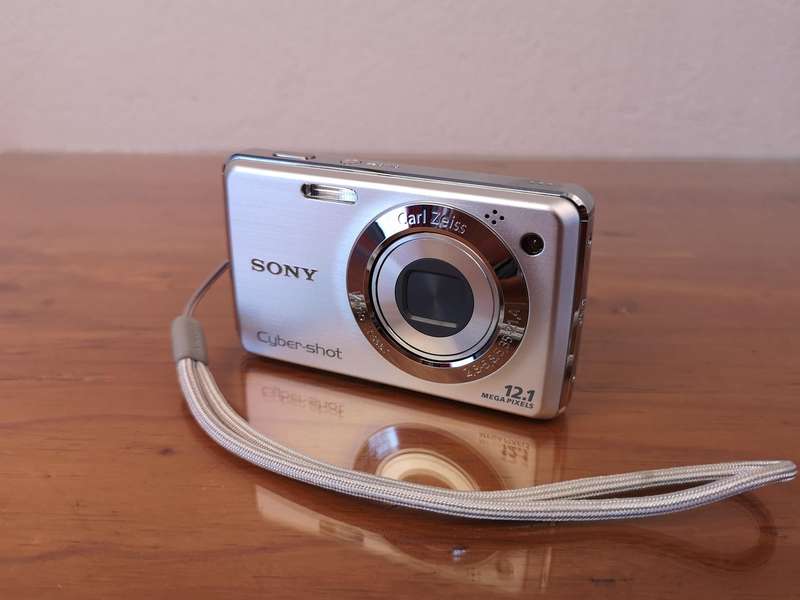 Sony Cyber-shot DSC W210 digital compact camera