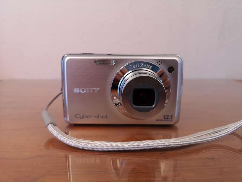 Sony Cyber-shot DSC W210 digital compact camera