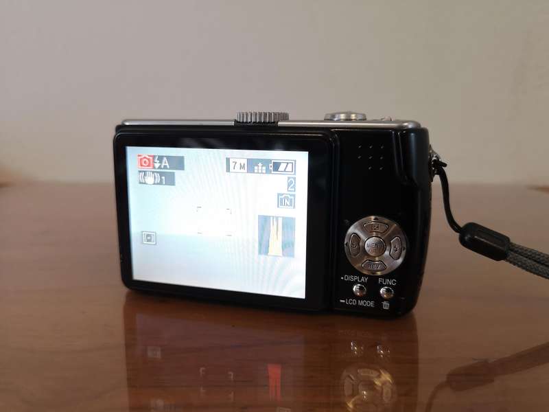 Panasonic Lumix DMC-TZ3 compact digital camera