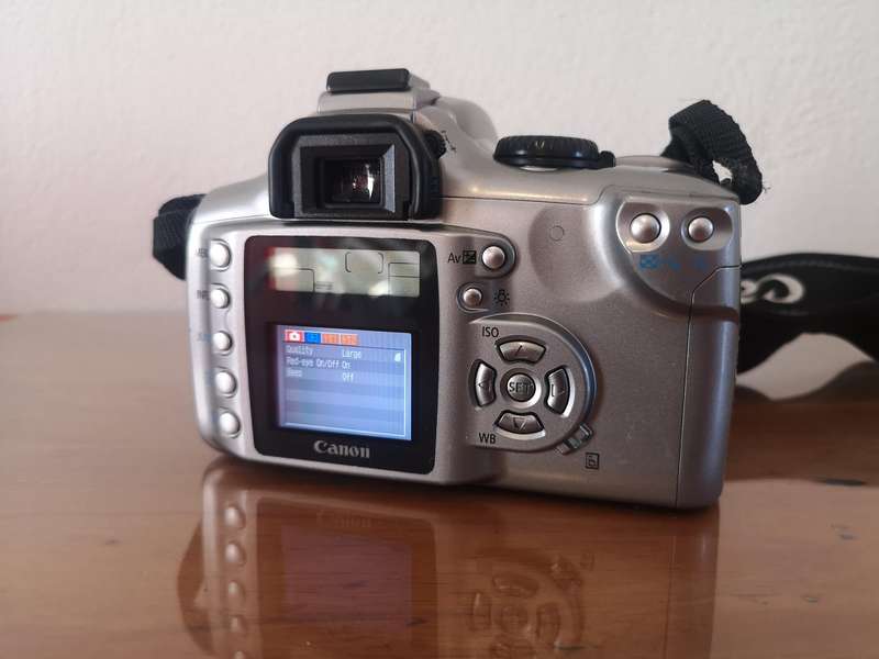 Canon EOS 300D digital SLR camera