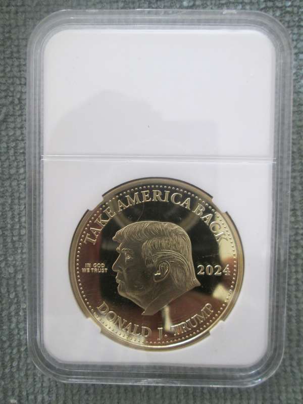 2024 Donald Trump Assassination Attempt Challenge Coin - FIGHT Metal Medal with Protective Case.