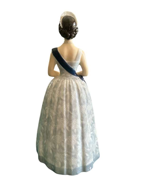 Rare Queen Elizabeth II Figurine
