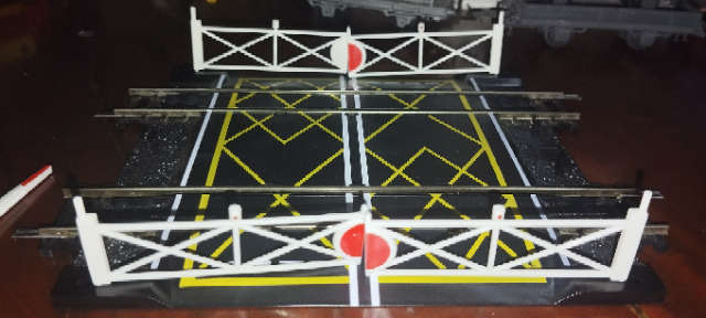 Hornby Dual Rail Level Crossing - OO Scale