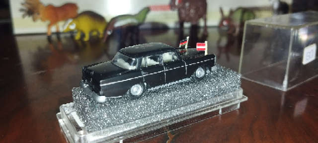 Prep Mercedes Benz 220 Diplomatic Car - 1/87 Scale