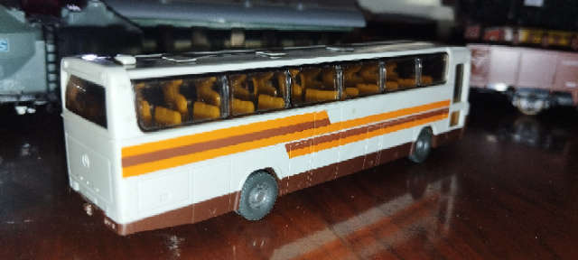 Wiking Mercedes Benz O303 RHD Tour Bus - 1/87 Scale