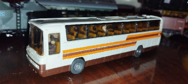 Wiking Mercedes Benz O303 RHD Tour Bus - 1/87 Scale