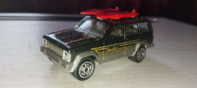 Majorette Jeep Cherokee with Surfboards  - 1/60 Scale